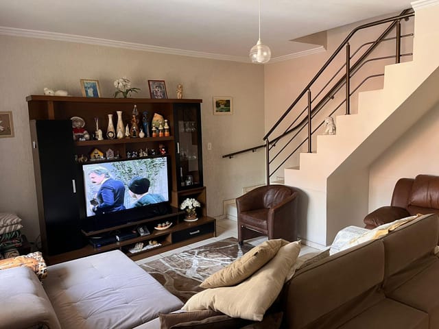 Casa 5 quartos e 3 banheiros, à venda, no bairro Parque São Lucas em São Paulo
