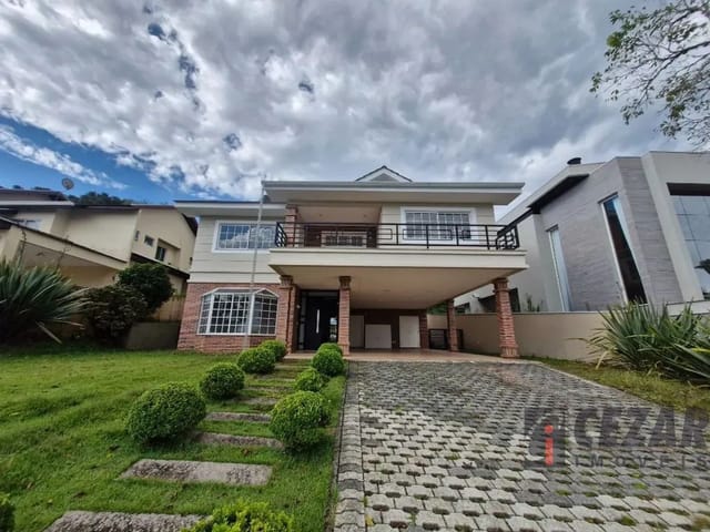 Casa com 700m² 4 quartos e 1 banheiro, para alugar, no bairro Alphaville Graciosa em Pinhais