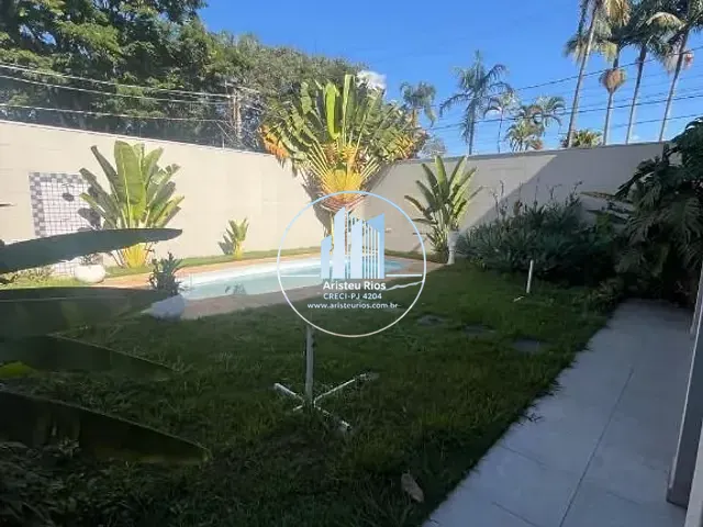 Casa com 646m² 4 quartos e 6 banheiros, à venda, no bairro Centro em Pouso Alegre