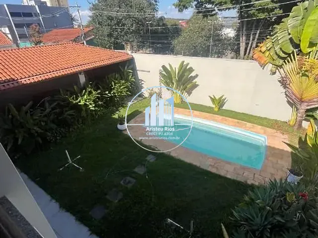 Casa com 646m² 4 quartos e 6 banheiros, à venda, no bairro Centro em Pouso Alegre