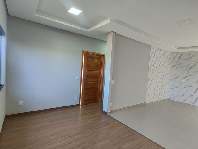 Casa com 108m² 3 quartos e 2 banheiros, à venda, no bairro Cará-cará em Ponta Grossa