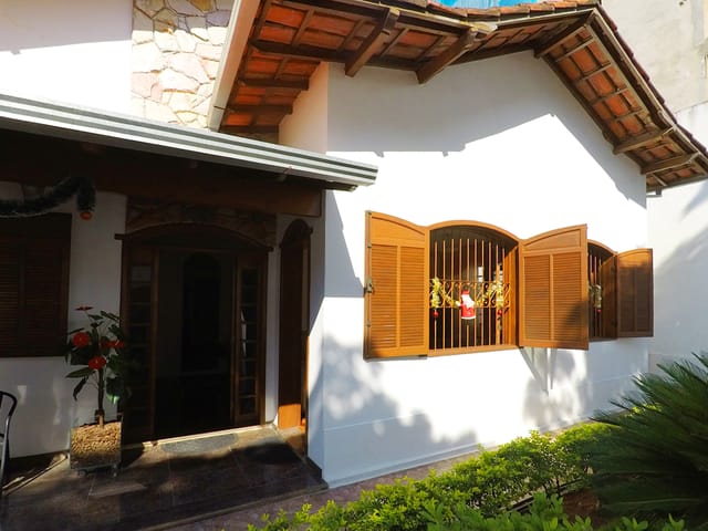 Foto do Casa - Linda Casa Linear totalmente Plana com 3 Quartos, sendo 2 com suítes, 3 Salas e 4 Vagas de garagem no Bairro Planalto em Belo Horizonte, MG | Deltalar Imóveis