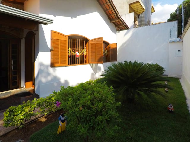 Foto do Casa - Linda Casa Linear totalmente Plana com 3 Quartos, sendo 2 com suítes, 3 Salas e 4 Vagas de garagem no Bairro Planalto em Belo Horizonte, MG | Deltalar Imóveis