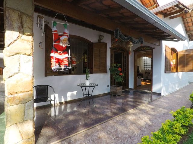 Foto do Casa - Linda Casa Linear totalmente Plana com 3 Quartos, sendo 2 com suítes, 3 Salas e 4 Vagas de garagem no Bairro Planalto em Belo Horizonte, MG | Deltalar Imóveis