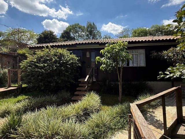 Casa com 159m² 1 quarto e 3 banheiros, à venda, no bairro Oficinas em Ponta Grossa