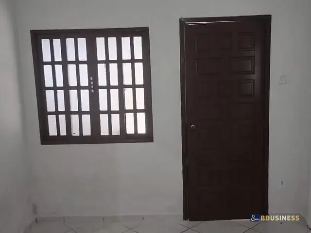 Casa 2 quartos e 1 banheiro, à venda, no bairro Parque Jóquei Club em Campos dos Goytacazes