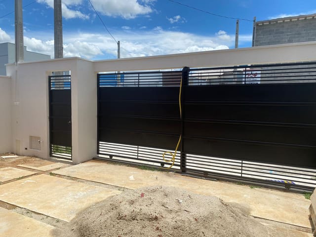 Casa com 175m² 3 quartos e 2 banheiros, à venda, no bairro Loteamento Residencial e Comercial Flamboyant em Pindamonhangaba