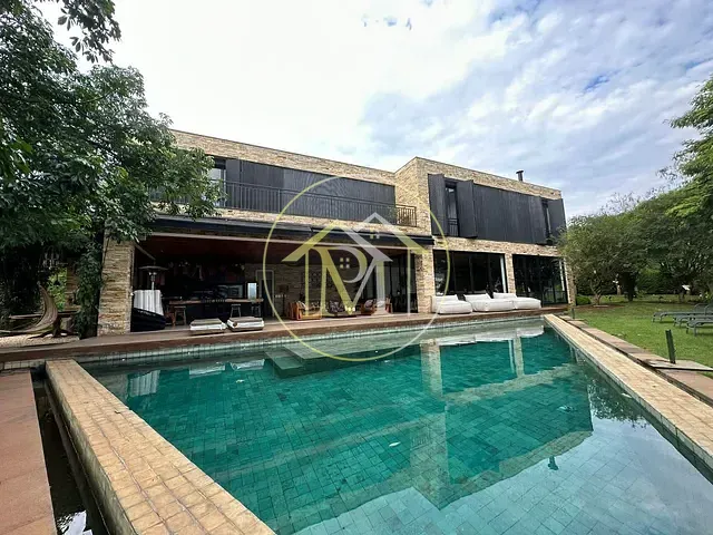 Casa com 1500m² 5 quartos e 7 banheiros, à venda ou para alugar, no bairro Área residencial em Porto Feliz