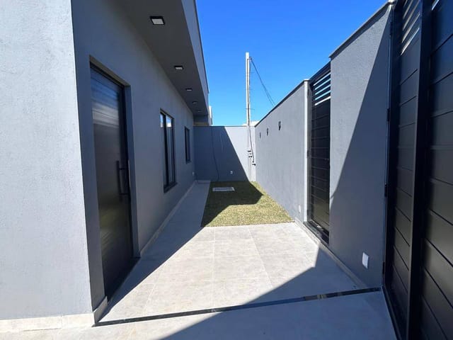 Casa 2 quartos e 2 banheiros, à venda, no bairro Vale das Palmeiras em Macaé