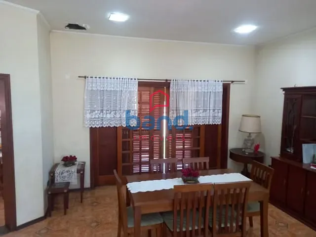 Casa com 263m² 4 quartos e 5 banheiros, à venda, no bairro Vila Alcala em Porto Feliz