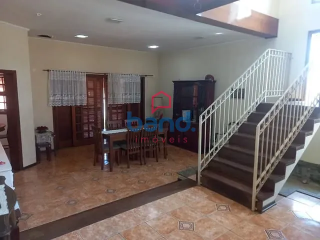 Casa com 263m² 4 quartos e 5 banheiros, à venda, no bairro Vila Alcala em Porto Feliz