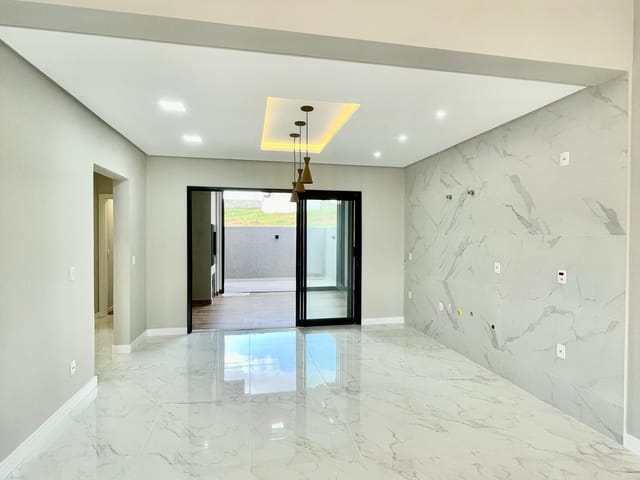 Casa com 140m² 3 quartos e 2 banheiros, à venda, no bairro Contorno em Ponta Grossa