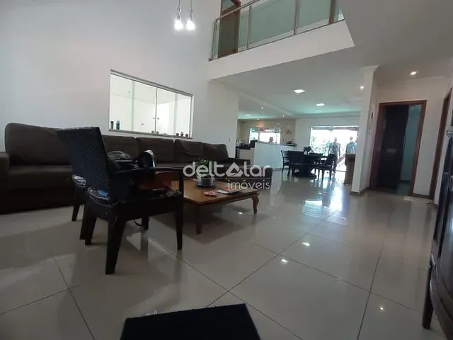 Casa com 525m² 6 quartos e 2 banheiros, à venda, no bairro Céu Azul em Belo Horizonte