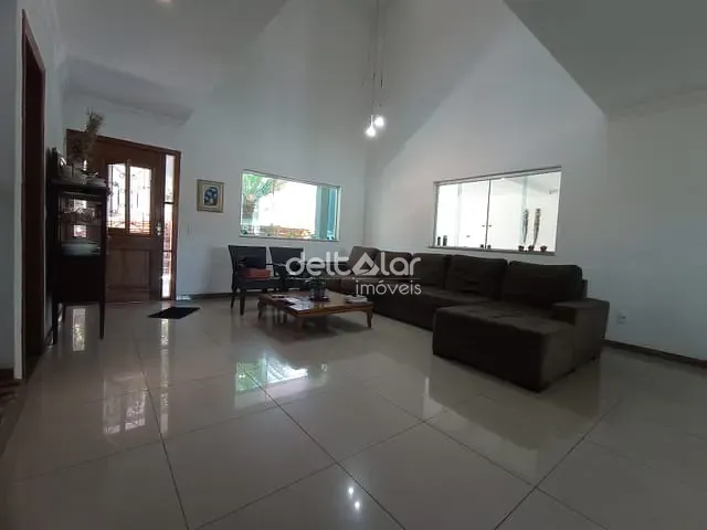 Casa com 525m² 6 quartos e 2 banheiros, à venda, no bairro Céu Azul em Belo Horizonte