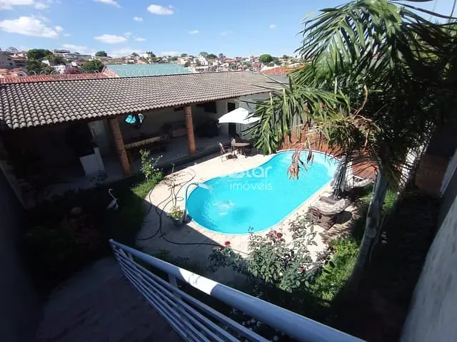 Casa com 525m² 6 quartos e 2 banheiros, à venda, no bairro Céu Azul em Belo Horizonte