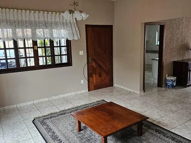 Casa com 365m² 3 quartos e 2 banheiros, à venda, no bairro Parque das Flores em Taubaté