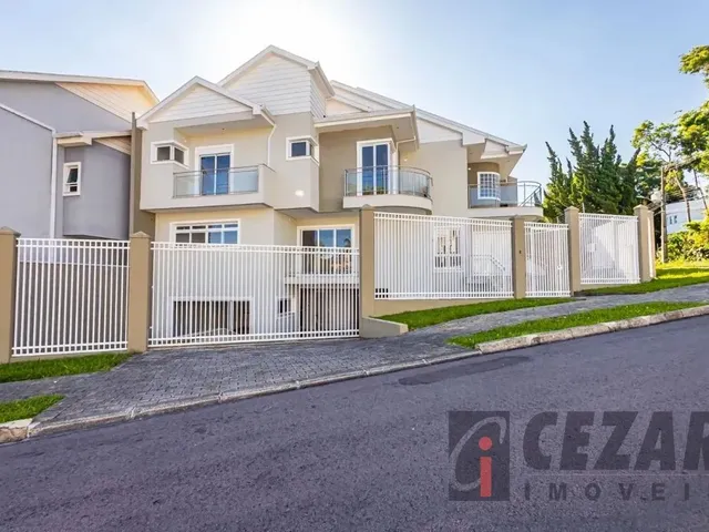 Casa 4 quartos e 5 banheiros, à venda, no bairro Santa Felicidade em Curitiba