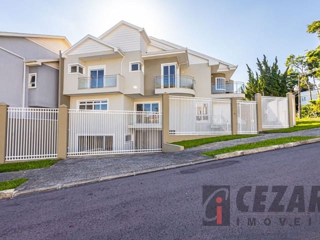 Casa 4 quartos e 5 banheiros, à venda, no bairro Santa Felicidade em Curitiba