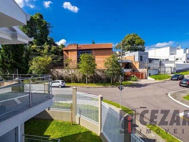 Casa 4 quartos e 5 banheiros, à venda, no bairro Santa Felicidade em Curitiba
