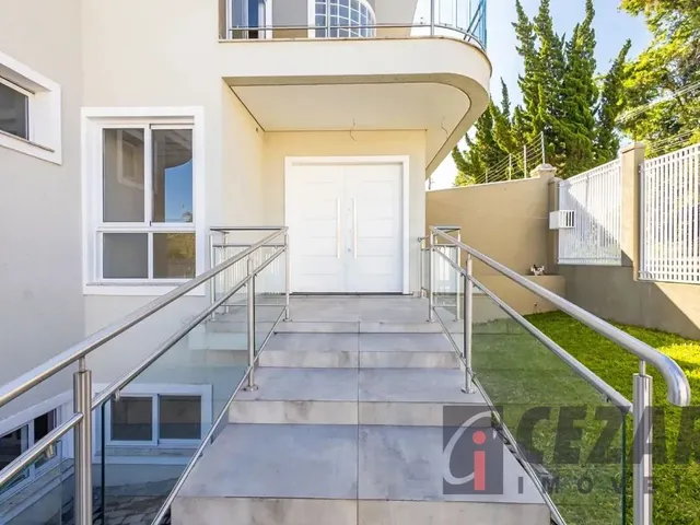 Casa 4 quartos e 5 banheiros, à venda, no bairro Santa Felicidade em Curitiba