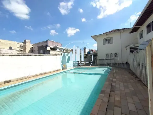Casa com 630m² 6 quartos e 4 banheiros, à venda, no bairro Centro em Pouso Alegre