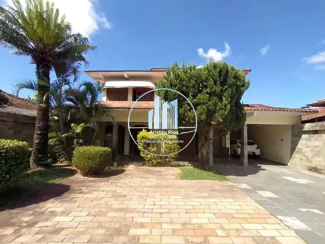 Casa com 630m² 6 quartos e 4 banheiros, à venda, no bairro Centro em Pouso Alegre