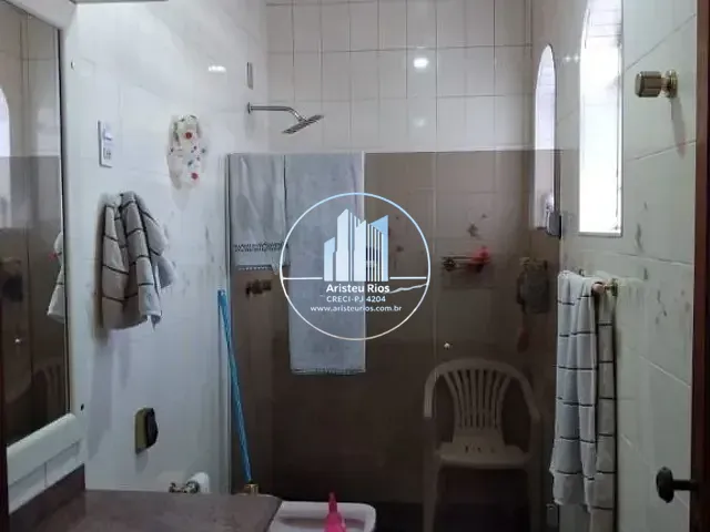Casa com 630m² 6 quartos e 4 banheiros, à venda, no bairro Centro em Pouso Alegre