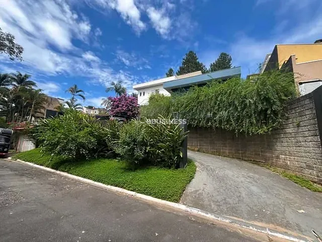 Casa com 683m² 3 quartos e 4 banheiros, à venda, no bairro Nova Higienópolis em Jandira