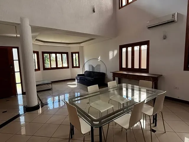 Casa com 419m² 3 quartos e 5 banheiros, para alugar, no bairro Vila Costa em Taubaté