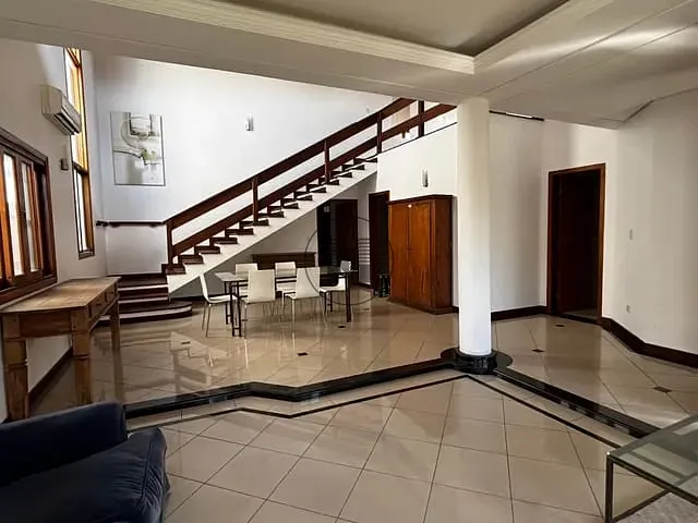 Casa com 419m² 3 quartos e 5 banheiros, para alugar, no bairro Vila Costa em Taubaté