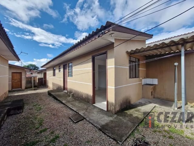 Casa 2 quartos e 2 banheiros, para alugar, no bairro Bairro Alto em Curitiba
