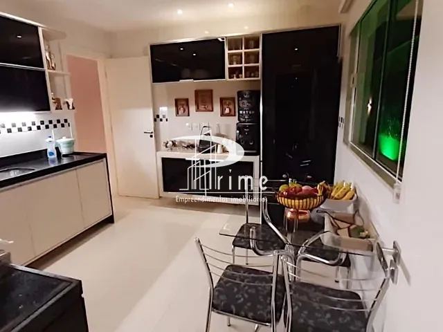 Casa com 250m² 4 quartos e 4 banheiros, à venda, no bairro Itaipu em Niterói
