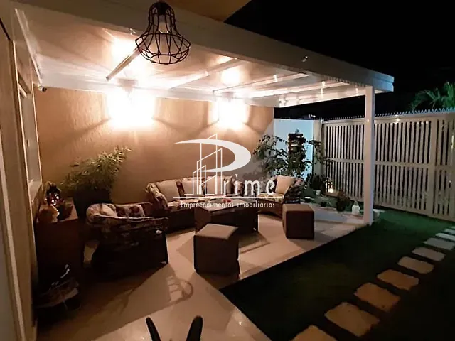 Casa com 250m² 4 quartos e 4 banheiros, à venda, no bairro Itaipu em Niterói