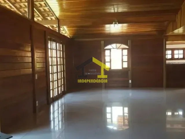 Casa com 415m² 4 quartos e 2 banheiros, à venda, no bairro S F Residencia em Barueri