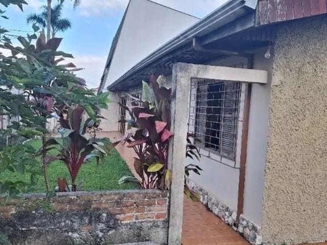 Casa com 344m² 4 quartos e 3 banheiros, para alugar, no bairro Capão da Imbuia em Curitiba