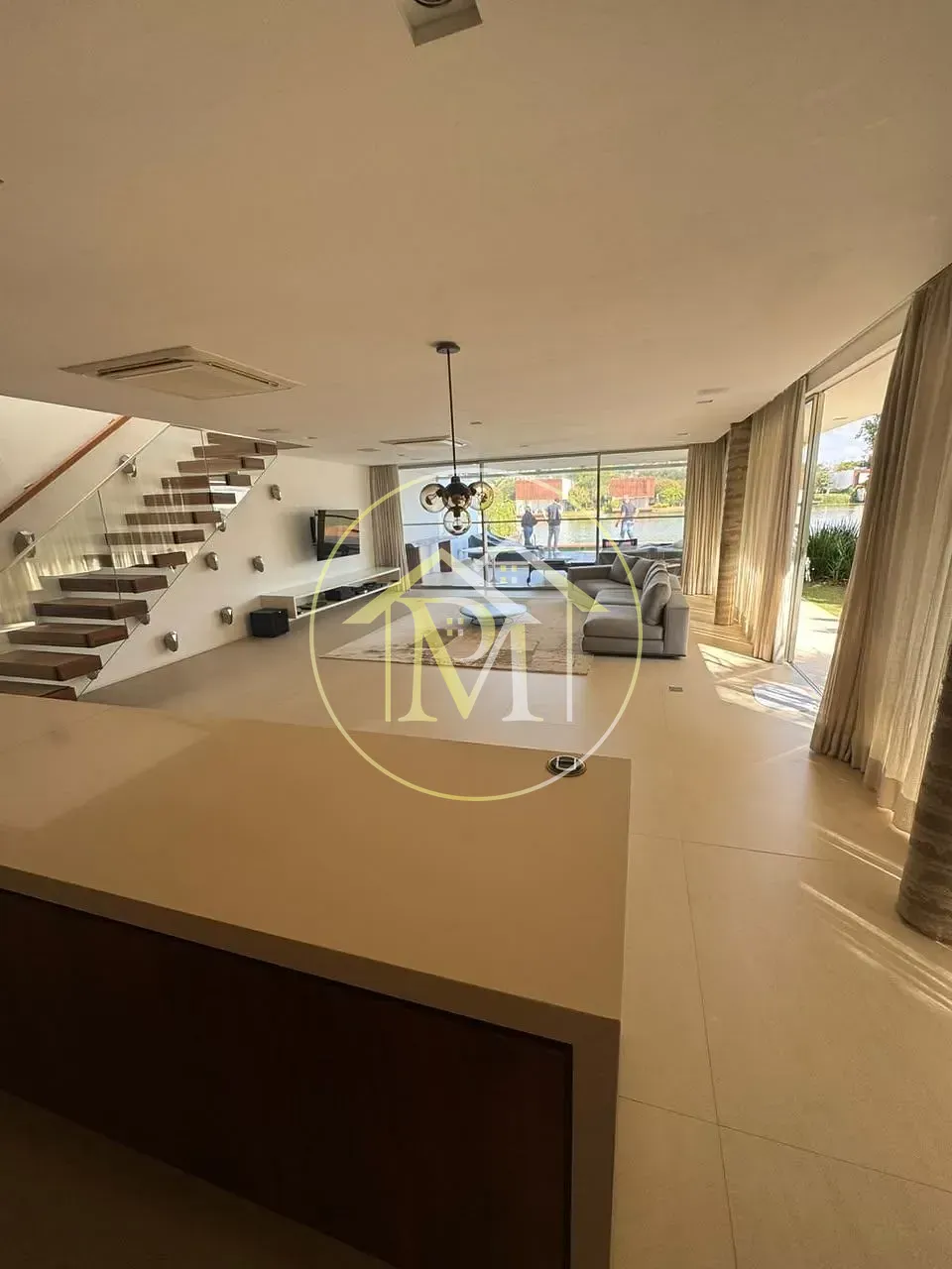 Casa, 4 quartos, 305 m² - Foto 1