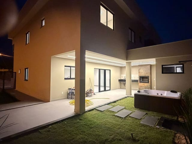 Casa 3 quartos e 5 banheiros, à venda, no bairro Cabiúnas em Macaé
