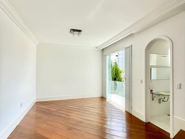 Casa com 260m² 4 quartos e 5 banheiros, à venda, no bairro Orfãs em Ponta Grossa