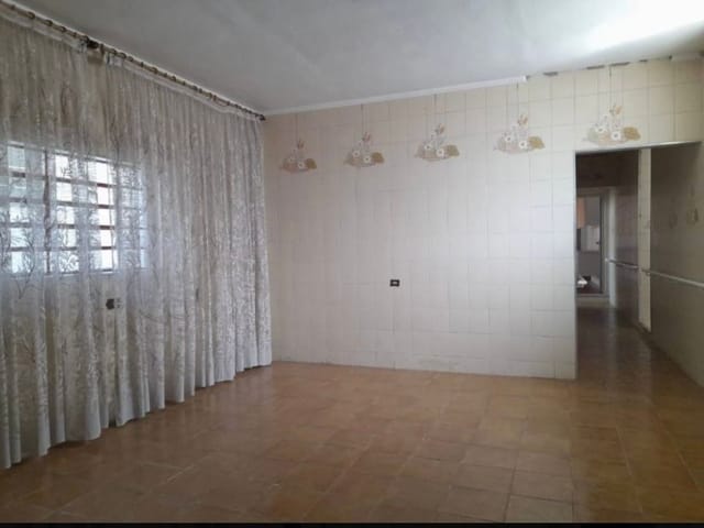 Casa com 550m², à venda ou para alugar, no bairro Centro em Pindamonhangaba