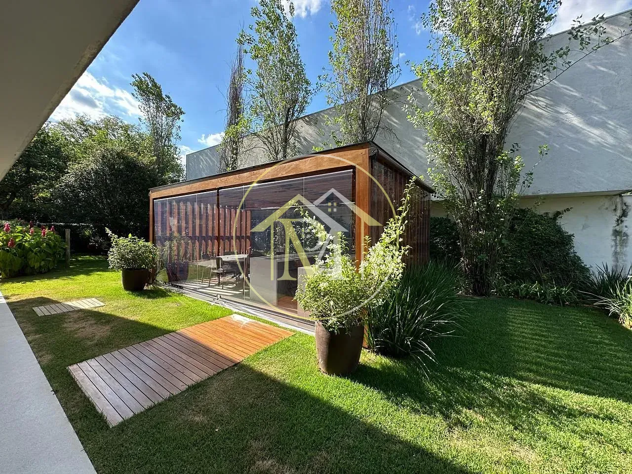 Casa, 4 quartos, 305 m² - Foto 1