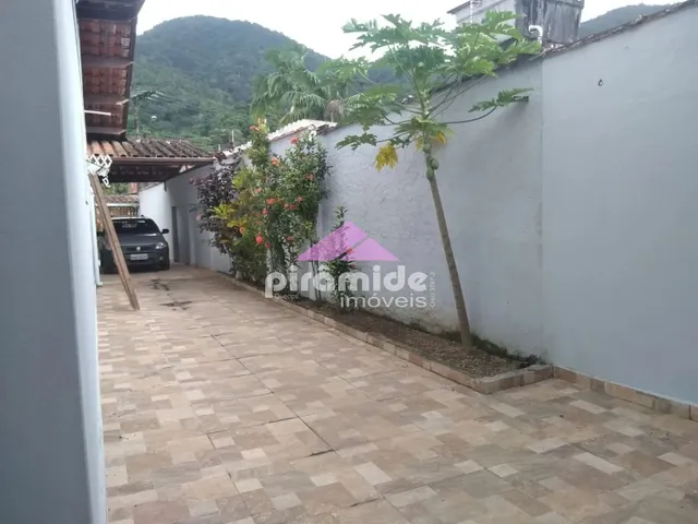 Casa com 300m² 4 quartos e 3 banheiros, à venda, no bairro Perequê Mirim em Ubatuba