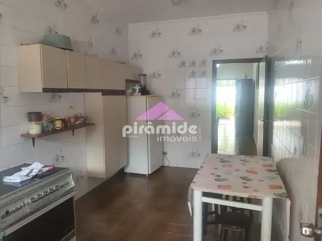 Casa com 300m² 4 quartos e 3 banheiros, à venda, no bairro Perequê Mirim em Ubatuba