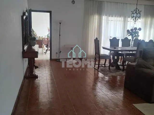 Casa com 600m² 6 quartos e 3 banheiros, para alugar, no bairro Jardim das Nações em Taubaté