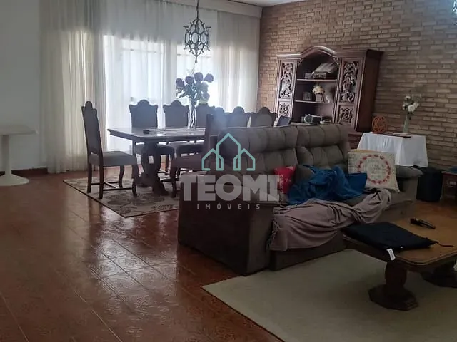 Casa com 600m² 6 quartos e 3 banheiros, para alugar, no bairro Jardim das Nações em Taubaté