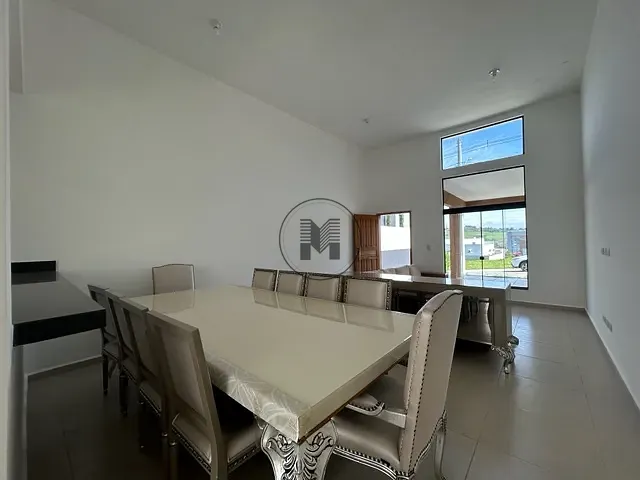 Casa com 250m² 3 quartos e 2 banheiros, à venda, no bairro Vale dos Cristais em Taubaté