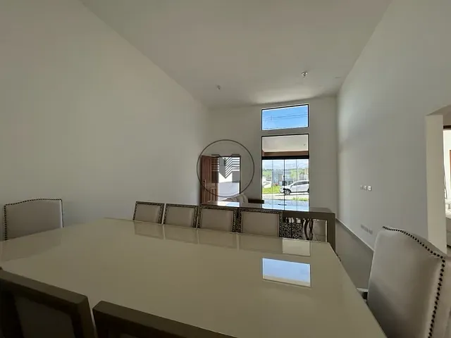 Casa com 250m² 3 quartos e 2 banheiros, à venda, no bairro Vale dos Cristais em Taubaté