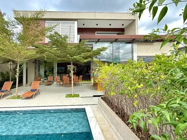 Casa com 576m² 4 quartos e 5 banheiros, à venda, no bairro Alphaville em Santana de Parnaíba