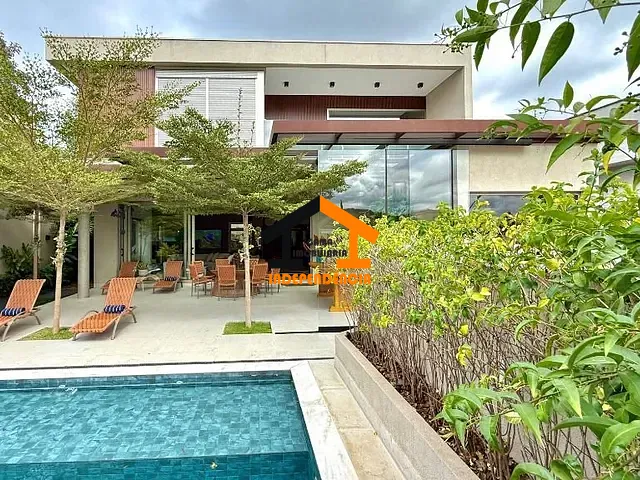 Casa com 576m² 4 quartos e 5 banheiros, à venda, no bairro Alphaville em Santana de Parnaíba