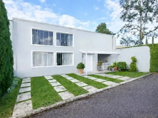 Casa com 357m² 4 quartos e 4 banheiros, à venda, no bairro São Braz em Curitiba