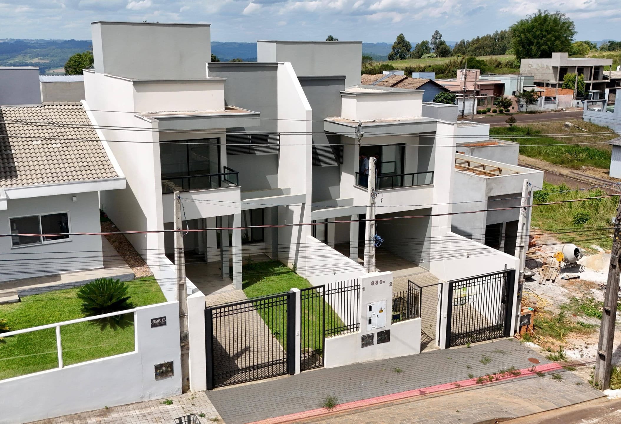 Casa para alugar com 3 dormitórios, 2 banheiros, 2 vagas de garagens e 150m² de área privativa no bairro Desbravador
